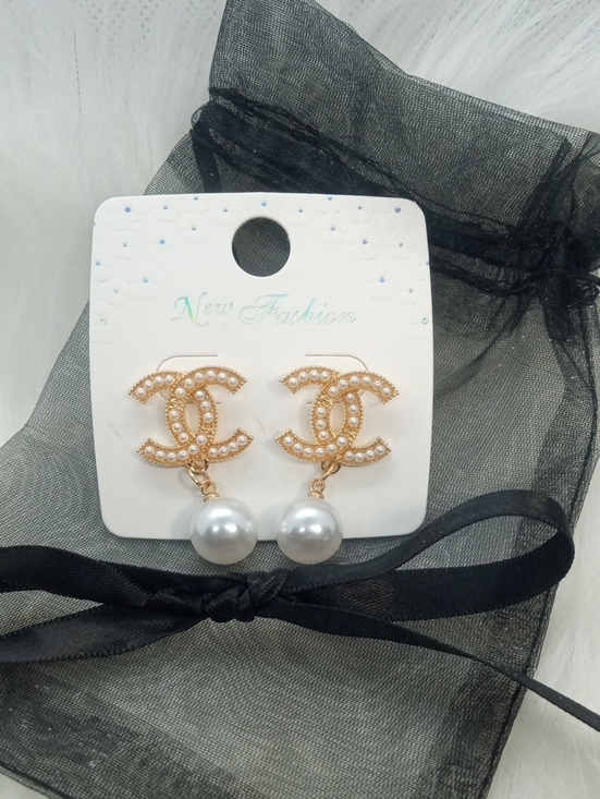 NEW FASHION Jewelry - GOLDTONE FAUX PEARL EARRINGS